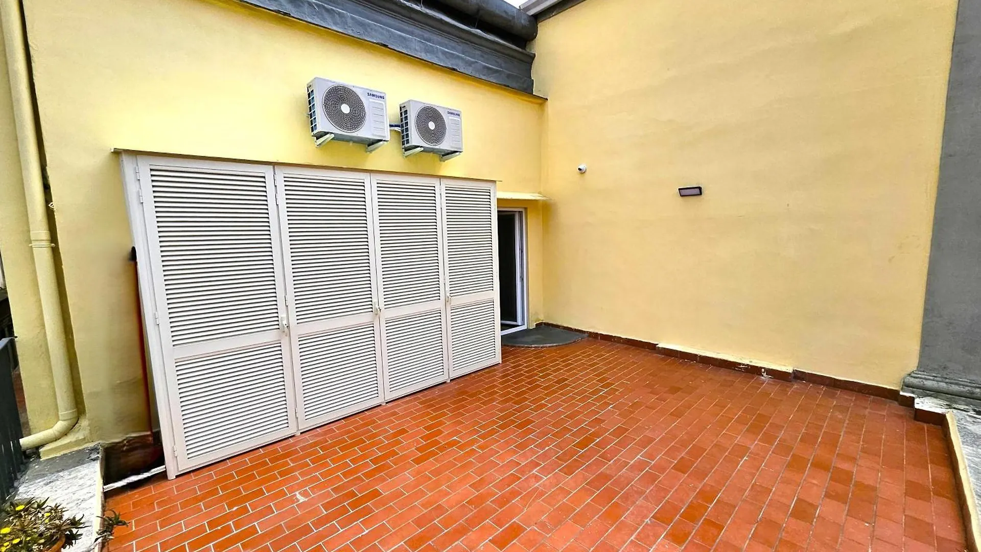 Monteoliveto Place Naples